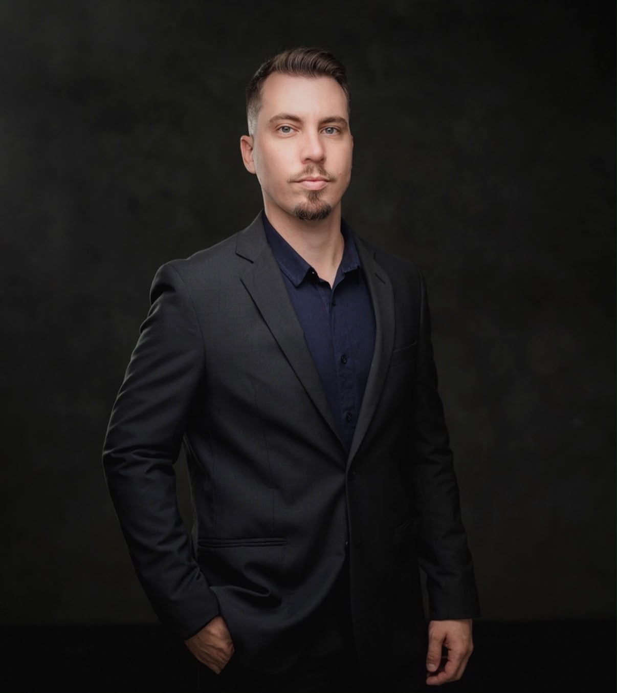 César Wild, apresentador e comunicador